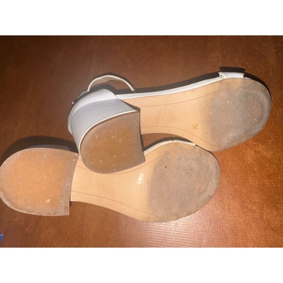 White INC Womens Leather Ankle Strap Sandals With Zipper Back Size 5M - Picture 7 of 7